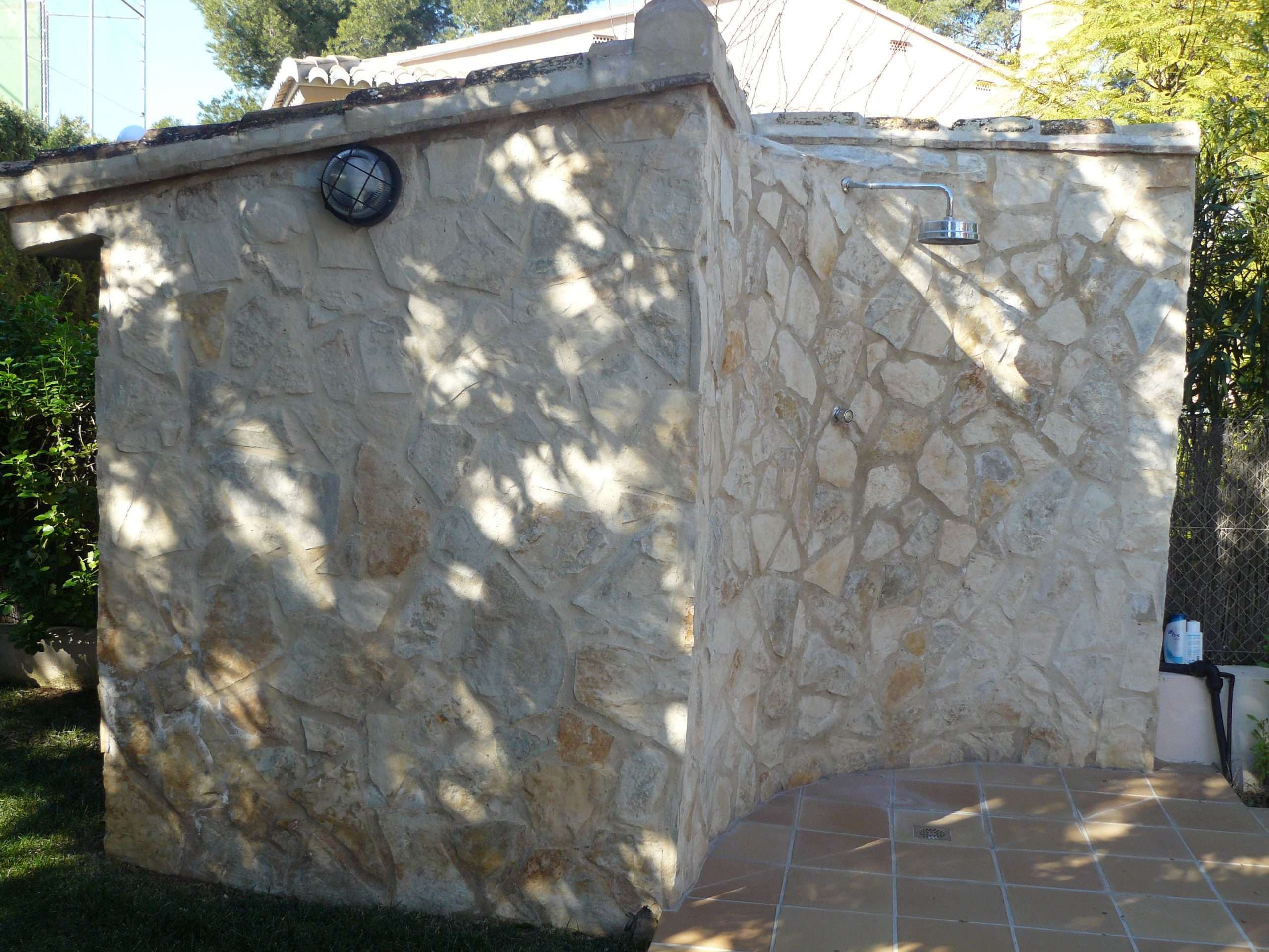 Concrete pool built by Batecs in Valencia