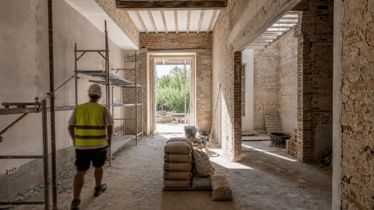 Reconstruir una casa afectada por la DANA: orden de obra, plazos y que partidas priorizar primero