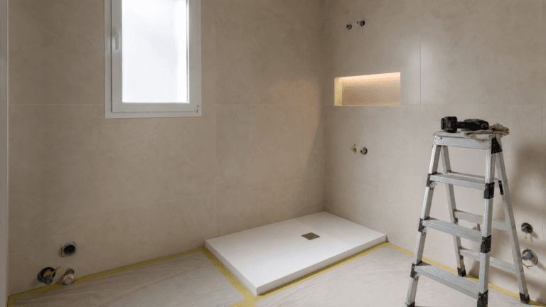 Cuánto tarda en reformarse un baño y cómo reducir los días sin agua en casa