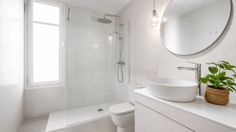 Reformar el baño para alquilar o vender en Valencia: la inversión que sí recupera
