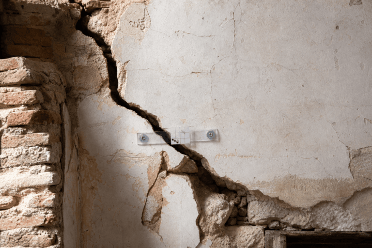 Grietas en una casa antigua: cuales son normales y cuales avisan de un problema estructural