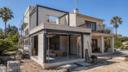 Ampliación de vivienda unifamiliar — nueva planta aprovechando bajocubierta